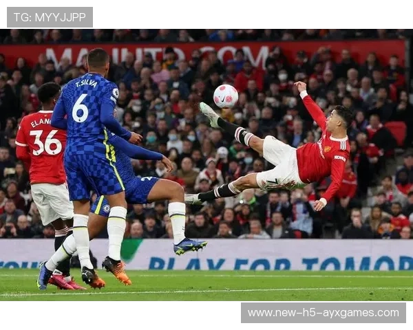 C罗梅开二度，曼联轻松2-0击败西汉姆联