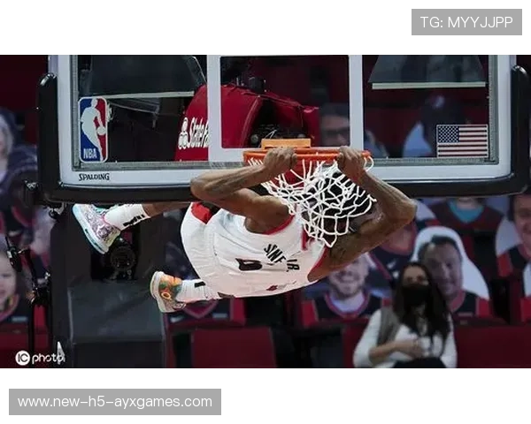 巴特勒防守抢断后快攻上篮得手，热火士气高涨