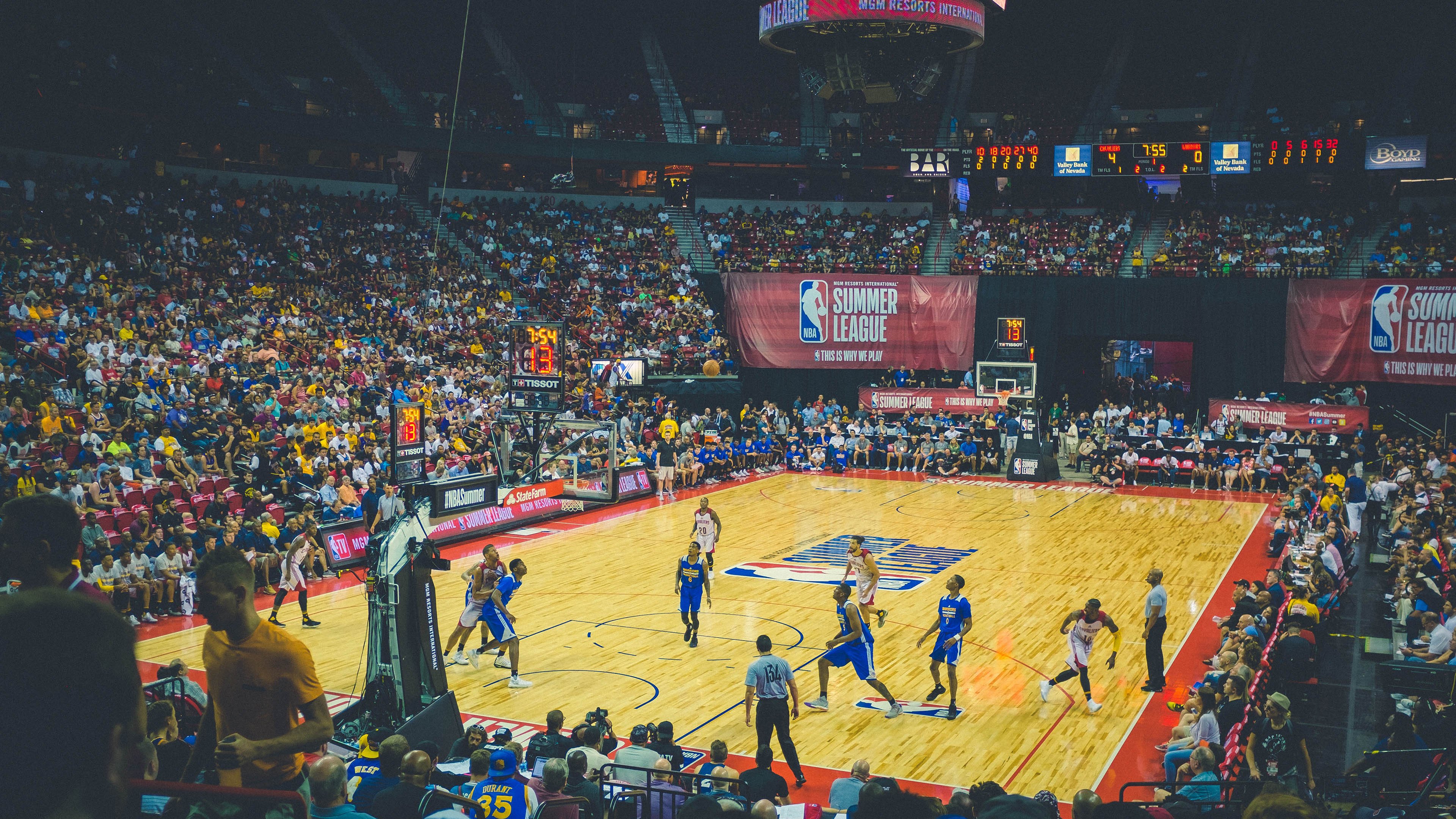 室内田径世锦赛：女子跳高2米08破世界纪录 塔拔伦西卡再登巅峰